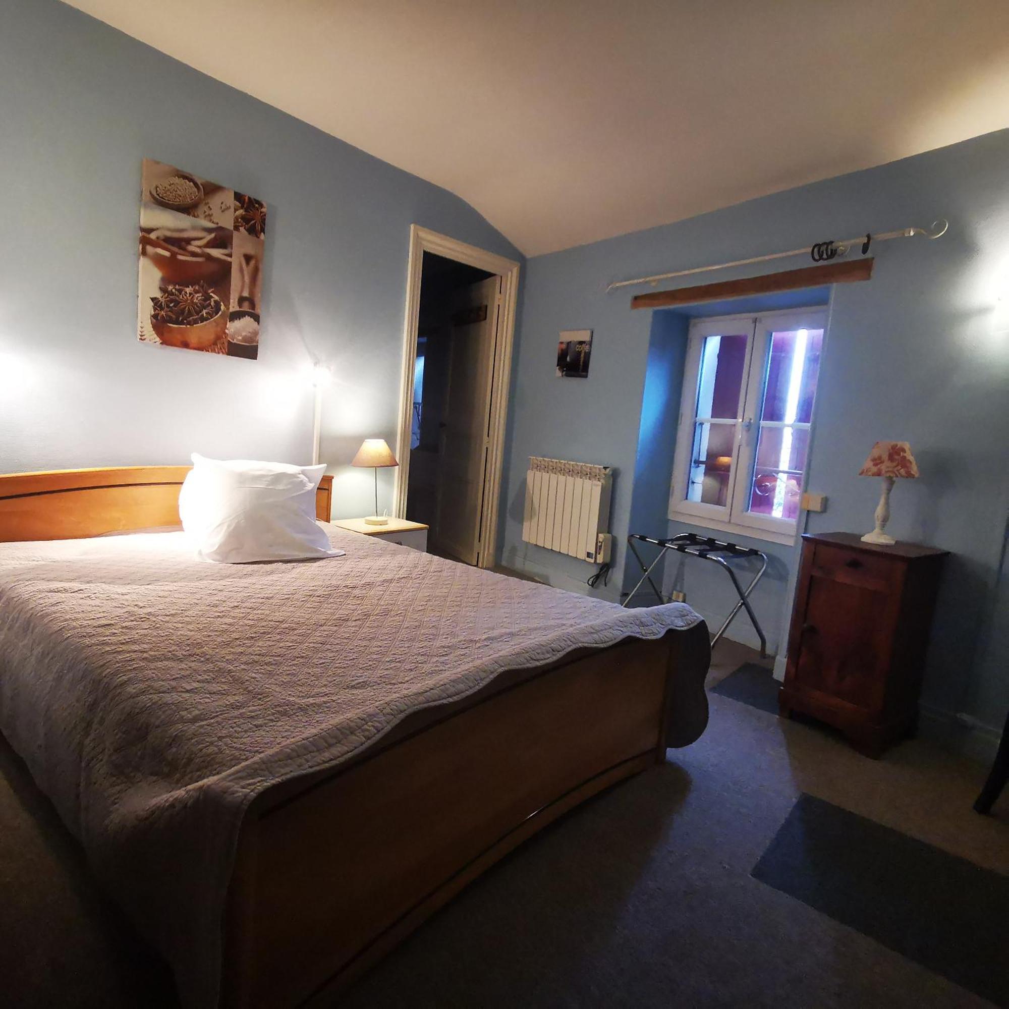 Logis Hotel & Restaurant Le Saint Savinien Экстерьер фото