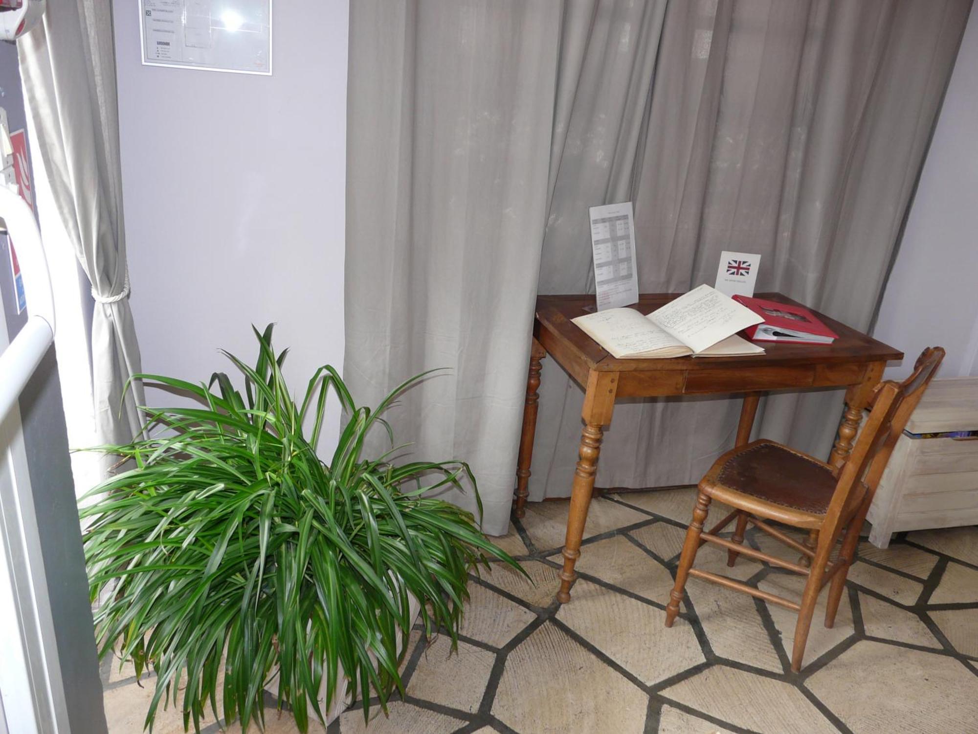 Logis Hotel & Restaurant Le Saint Savinien Экстерьер фото